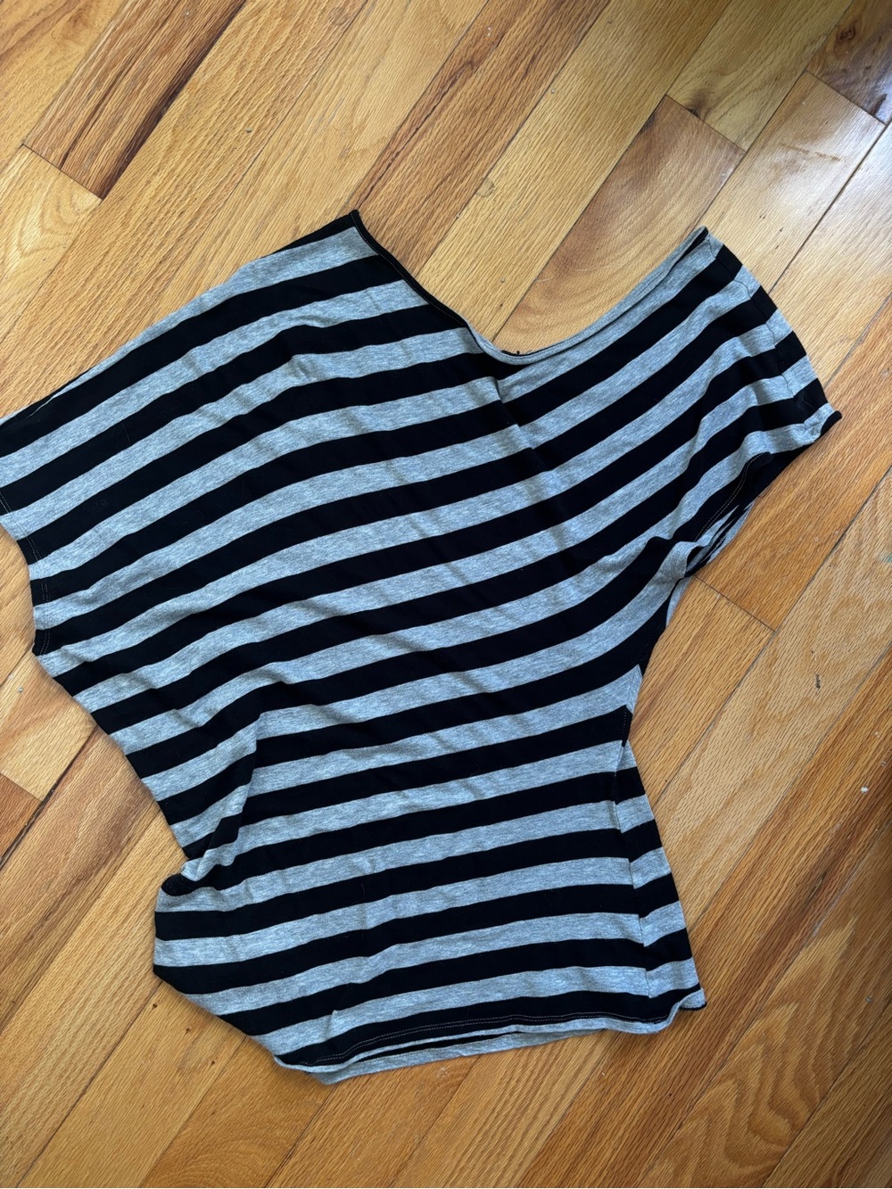 3/$20 Victoria’s Secret Striped Black & Gray Women’s Off the Shoulder Dolman Top